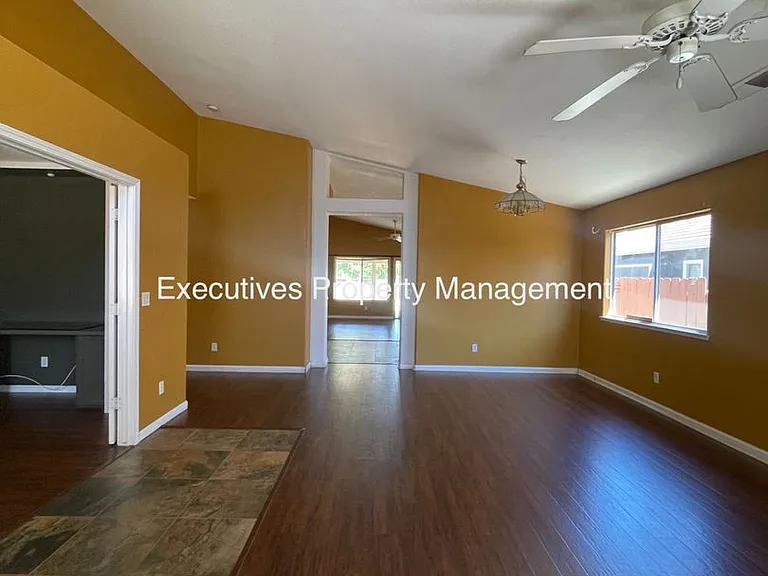 1308 Fairway Dr — Photo 2