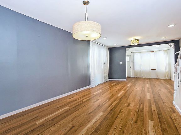 4th image of 1441 E 56th St