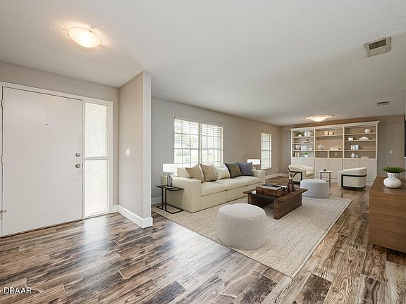 5th image of 64 Oakmont Cir