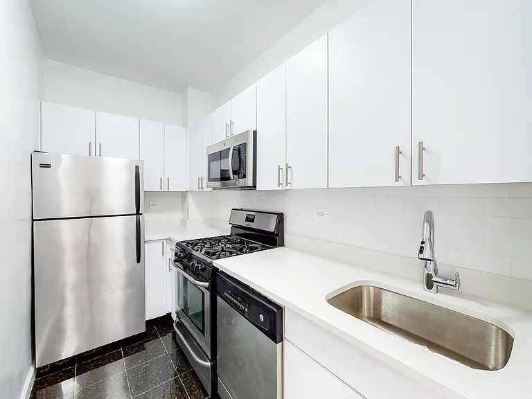 96 5th Ave #5N — Photo 4