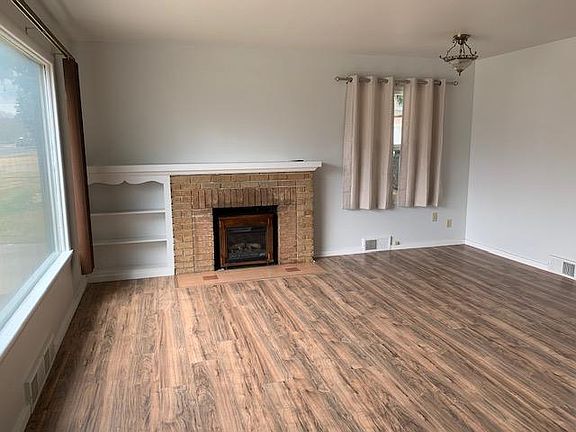 Livingroom and dinning area