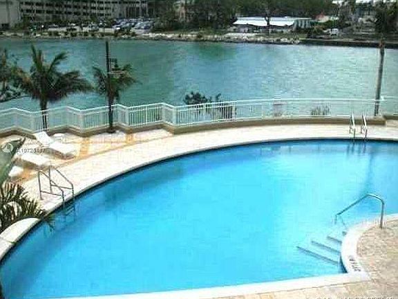 3rd image of 801 Brickell Key Blvd APT 1012