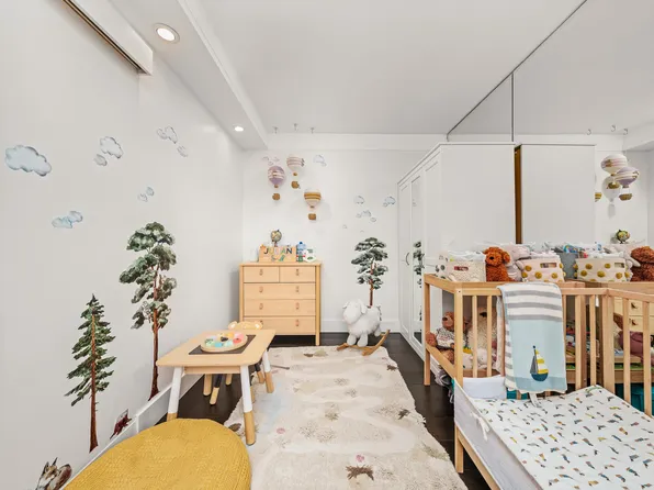 400 East 56th Street image 8 of 15