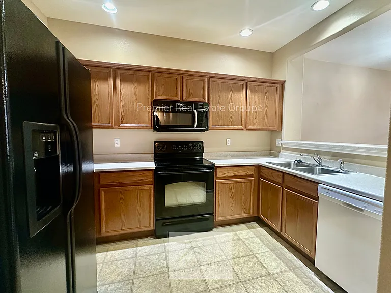 7825 Sandy Springs Point — Photo 5