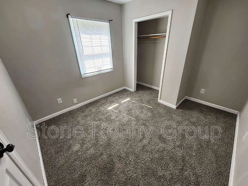 2 bed, 1.0 bath, $1,100 — Photo 4