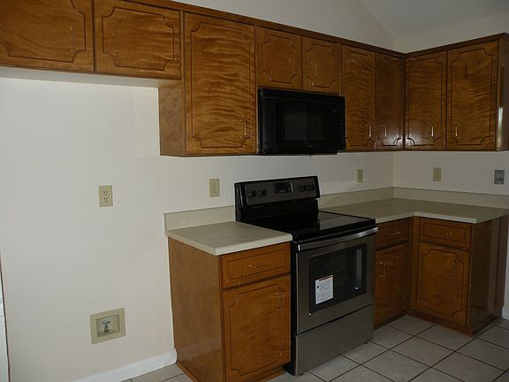 4th image of 1027 Country Place Dr