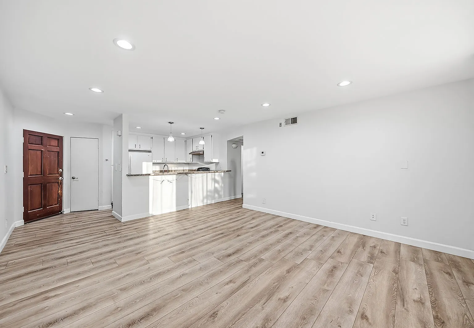 630 N Grand Ave — Photo 4