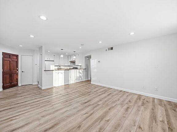 4th image of 630 N Grand Ave APT 404
