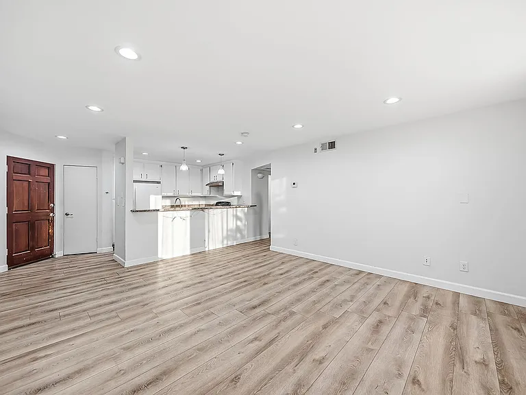 630 N Grand Ave #404 — Photo 4