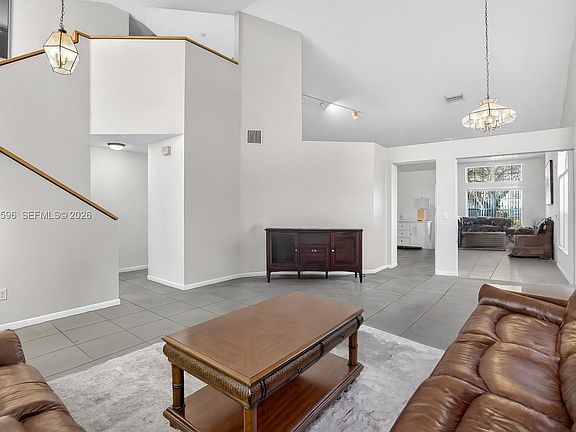 5th image of 2838 Bogota Ave