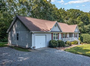 142 Canton Dr, Hartfield, VA 23071