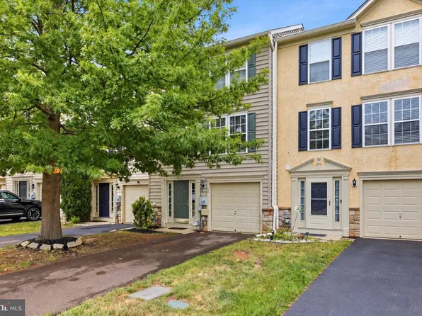 30 N Savanna Dr, Pottstown, PA 19465