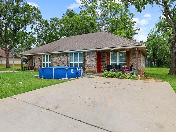 3rd image of 704 Seven Oaks Rd