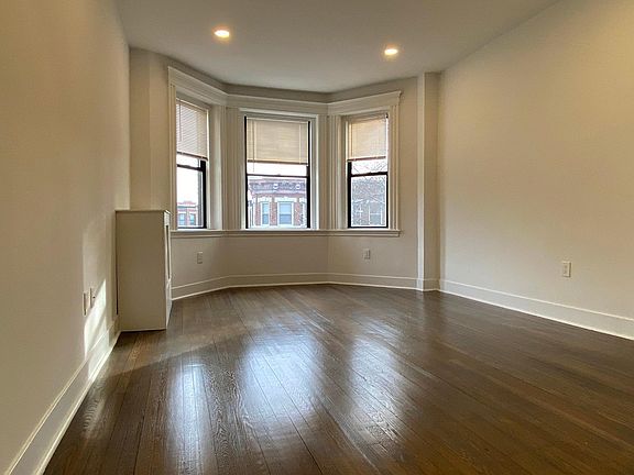 2nd image of 35 Queensberry St APT 6