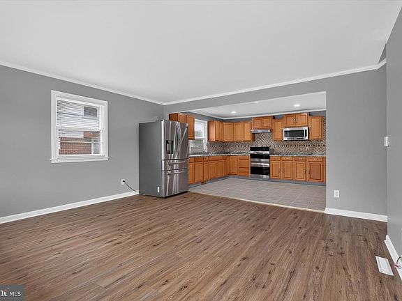 4th image of 128 Henry Rd