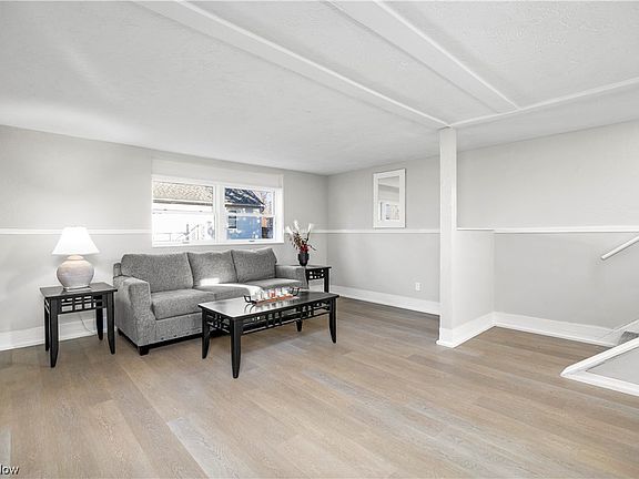 5th image of 408 Woodside Ave