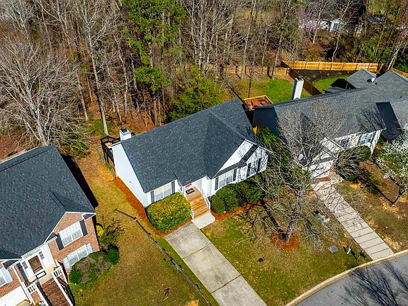 3rd image of 6 Gidding Ct