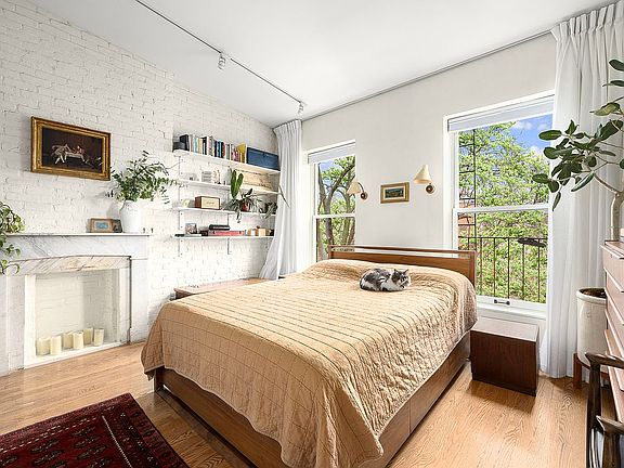 5th image of 33 Tompkins Pl #3