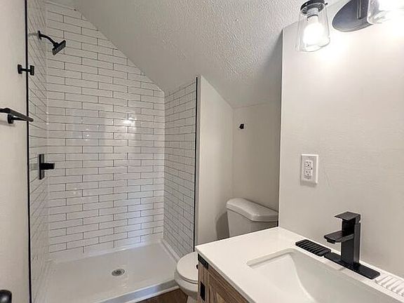 4th image of 927 S Champion Ave