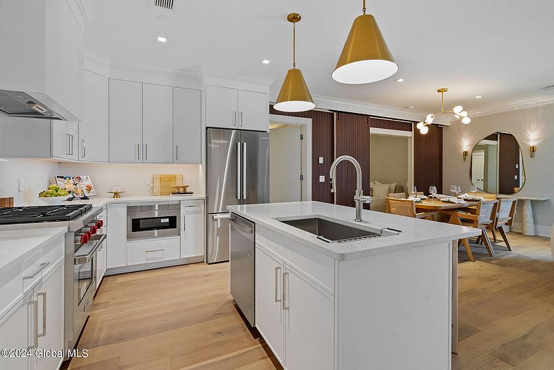 5th image of 19 Washington Street #655 A