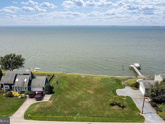 3rd image of 326 Queen Anne Club Dr