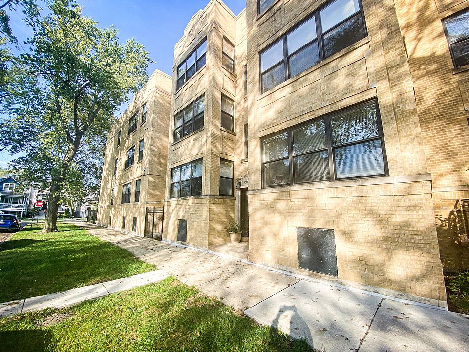 1st image of 4045 N Sawyer Ave #1