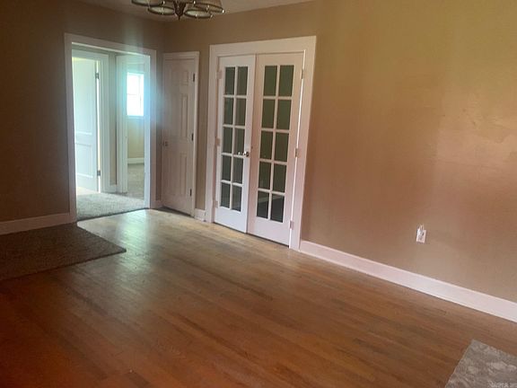 2nd image of 509 W 14th St