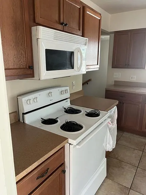 6 bed, 1536 sqft, $2,300 — Photo 4