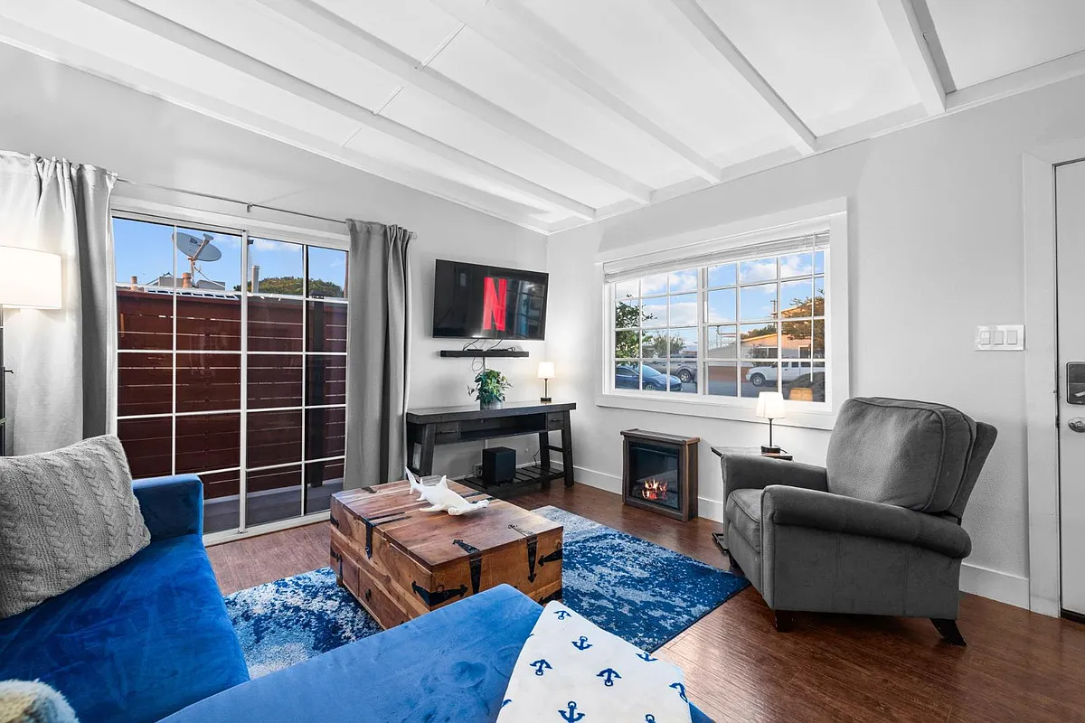 Unit Photo - 1238 Essex St