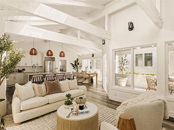 2nd image of 702 1/2 Acacia Ave