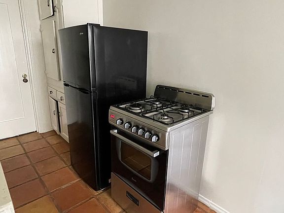 4th image of 124 Scamden Dr #204