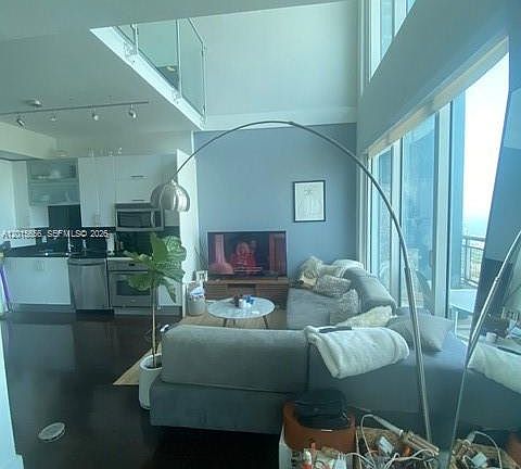 3rd image of 60 SW 13th St APT 4611
