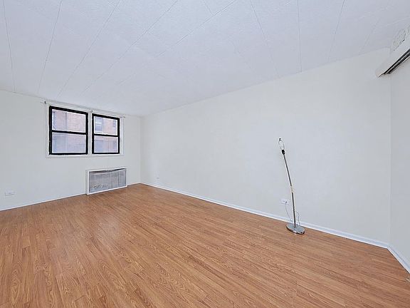 4th image of 345 Webster Ave APT 1O