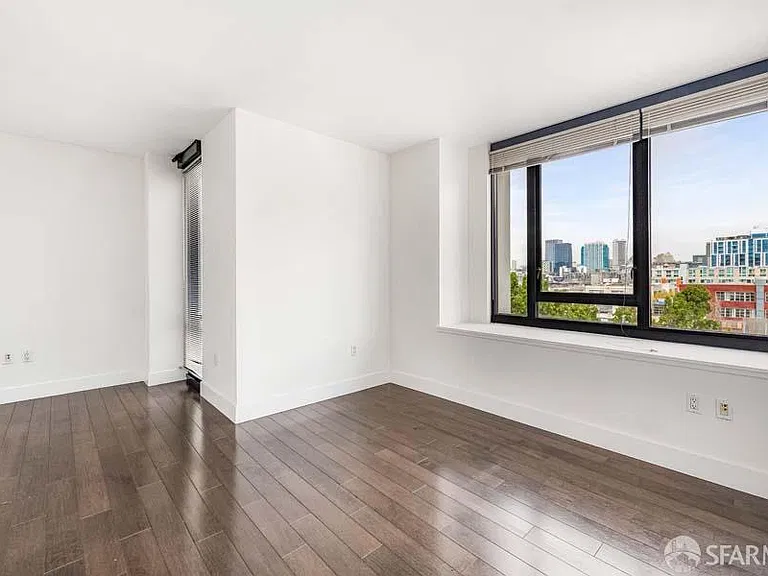 260 King St #717 — Photo 8
