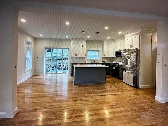 2nd image of 33 Dominion Rd #2