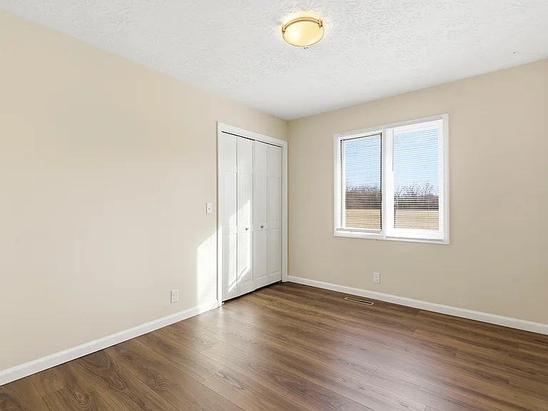 2431 S Kings Ave — Photo 15