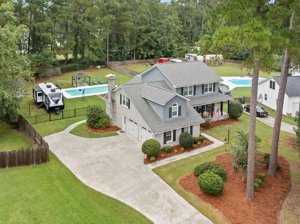 1033 Trotters Blvd, Summerville, SC 29483