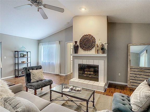 3rd image of 3132 Shoreline Dr