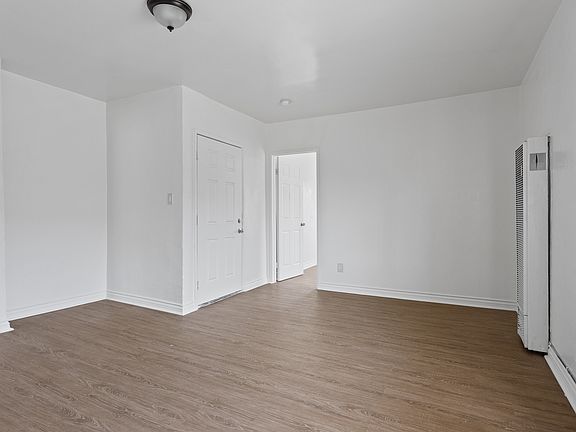 3rd image of 600 W 41st Dr Unit 1/4