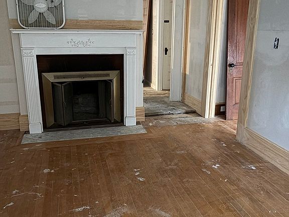 4th image of 300 Bridge St