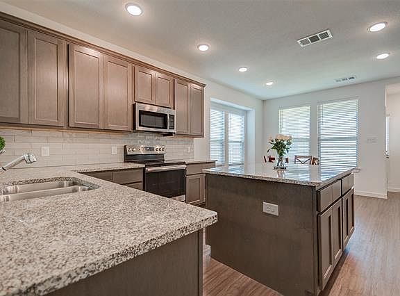 5th image of 3965 Chesapeake Dr