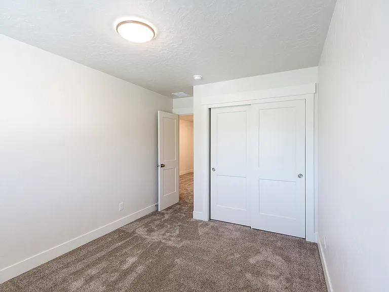206 NE 3rd St #1 — Photo 4