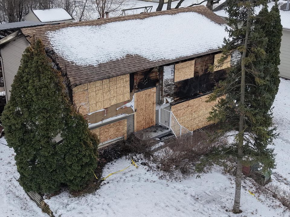 1st image of 9525 Able St NE