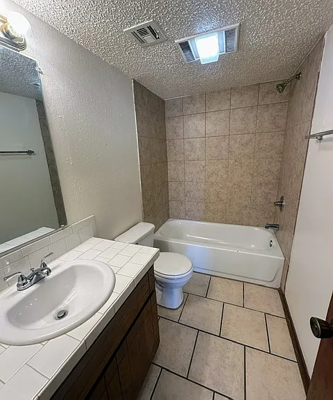 225 Bull Run St #B — Photo 7