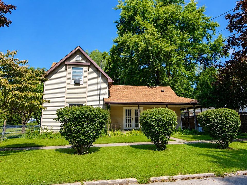 1st image of 207 W Lake St