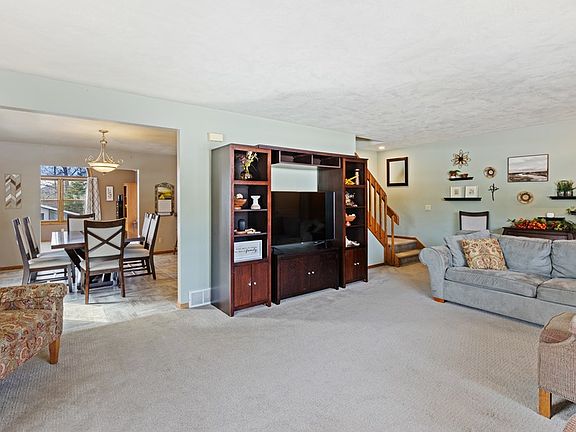 5th image of 355 N 15th Dr