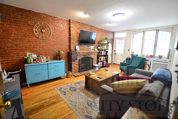 Rented by City Stop Realty | media 7