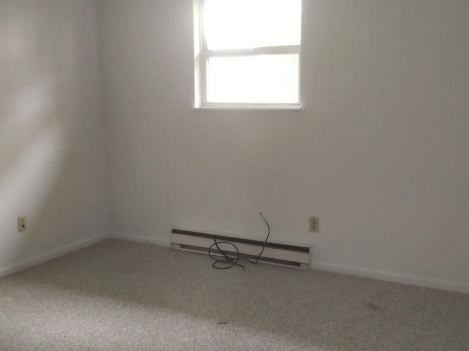 4 bed, 1.5 bath, 1200 sqft, $1,900 — Photo 4