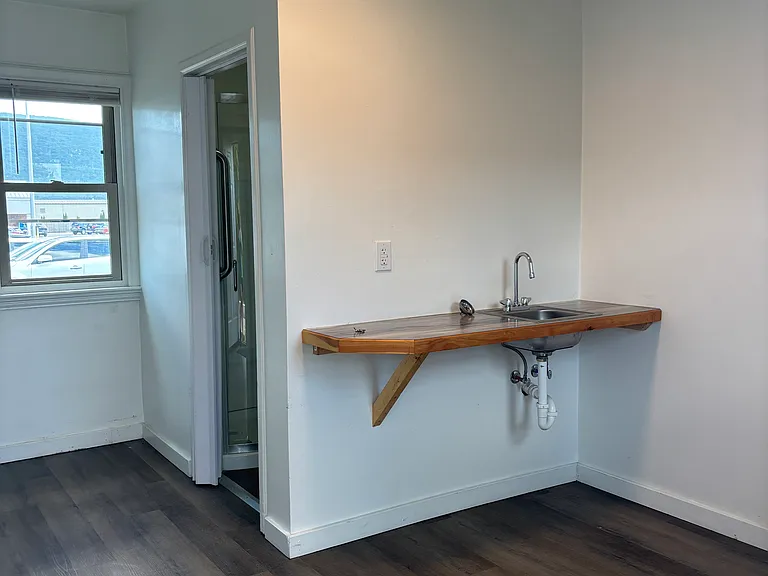 400 Broad St #6 — Photo 1