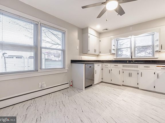 4th image of 221 Cornwell Dr